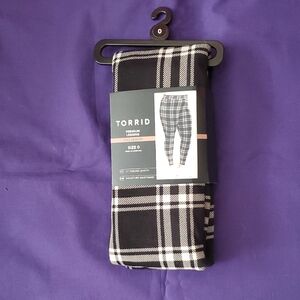*NWT* Torrid Black and White Plaid Leggings